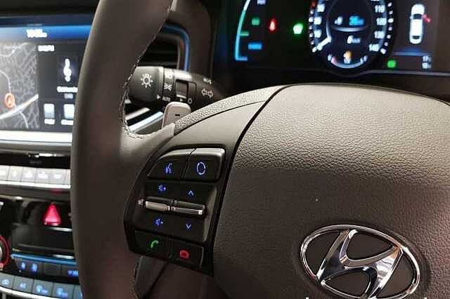 Hyundai IONIQ 1.6 GDi (105ps) Premium SE Plug-in Hybrid PHANTOM BLACK