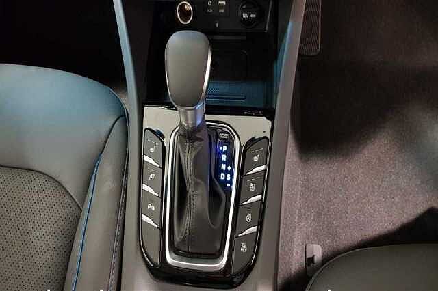 Hyundai IONIQ 1.6 GDi (105ps) Premium SE Plug-in Hybrid PHANTOM BLACK