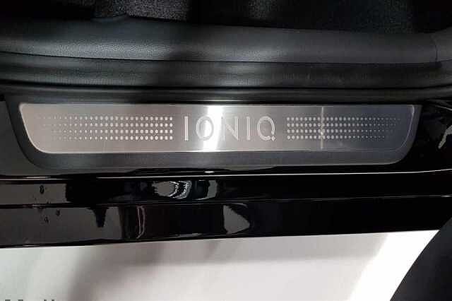 Hyundai IONIQ 1.6 GDi (105ps) Premium SE Plug-in Hybrid PHANTOM BLACK