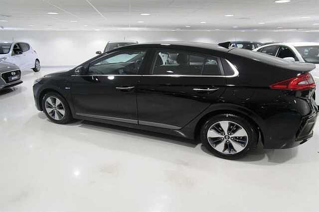 Hyundai IONIQ 1.6 GDi (105ps) Premium SE Plug-in Hybrid PHANTOM BLACK
