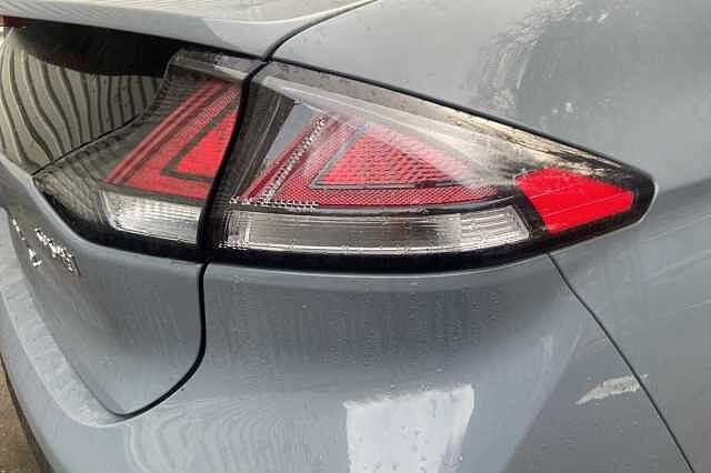 Hyundai IONIQ 1.6 GDi (105ps) Premium SE Hybrid DCT 5Dr HB