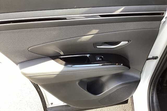 Hyundai TUCSON 1.6 TGDi Hybrid 230 Premium 5dr 2WD Auto White