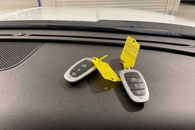 Hyundai TUCSON 1.6 TGDi Hybrid 230 Premium 5dr 2WD Auto White