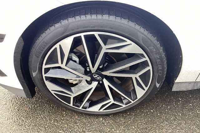 Hyundai IONIQ 6 E (228ps) Premium 77kWh (Single Motor) RWD