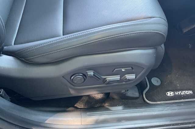 Hyundai SANTA FE 1.6 TGDi 288 PHEV Calligraphy 5dr 4WD Auto [6 St] Black