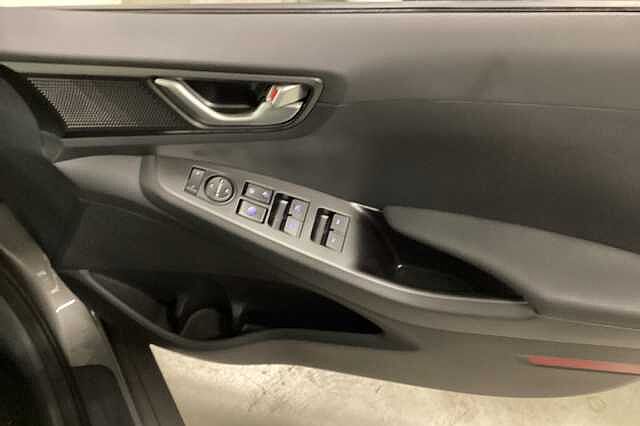 Hyundai IONIQ 1.6 GDi Hybrid Premium SE 5dr DCT