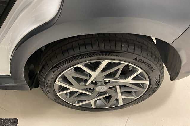 Hyundai KONA 1.6 GDi Hybrid Premium 5dr DCT White