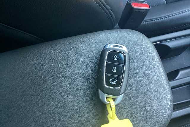 Hyundai KONA 1.6 GDi Hybrid Ultimate 5dr DCT Black