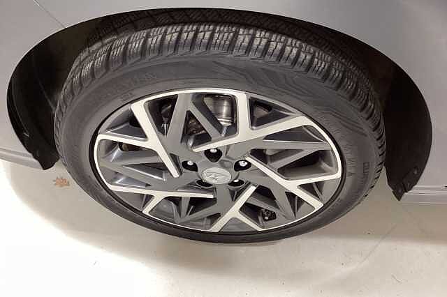 Hyundai KONA 1.6 GDi Hybrid Premium 5dr DCT Red