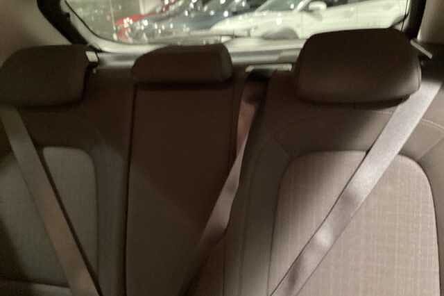 Hyundai KONA 1.6 GDi Hybrid Premium 5dr DCT Red