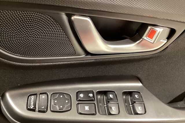 Hyundai KONA 1.6 GDi Hybrid Premium 5dr DCT Red