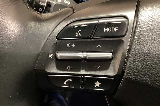 Hyundai KONA 1.6 GDi Hybrid Premium 5dr DCT Red