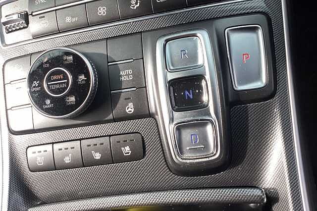 Hyundai SANTA FE 1.6 TGDi Hybrid Ultimate 5dr 4WD Auto White