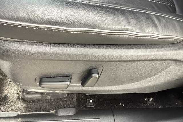 Hyundai SANTA FE 1.6 TGDi Hybrid Ultimate 5dr 4WD Auto White