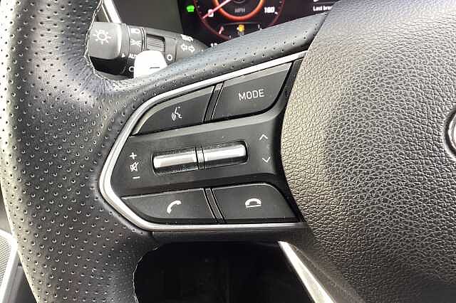 Hyundai SANTA FE 1.6 TGDi Hybrid Ultimate 5dr 4WD Auto White