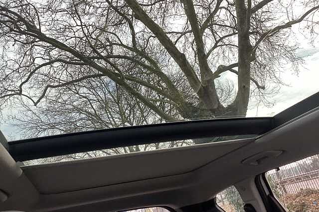 Hyundai SANTA FE 1.6 TGDi Hybrid Ultimate 5dr 4WD Auto White