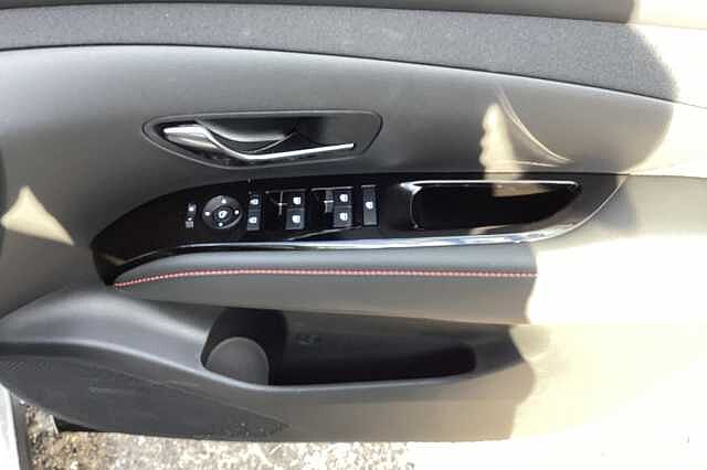 Hyundai TUCSON 1.6T Hybrid N Line 5dr Auto White