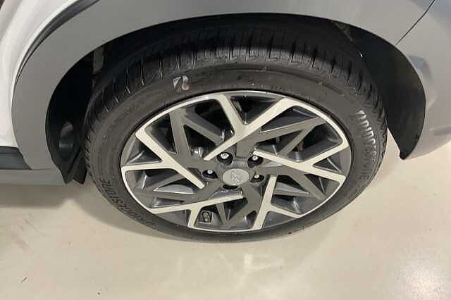 Hyundai KONA 1.6 GDi Hybrid Premium 5dr DCT White