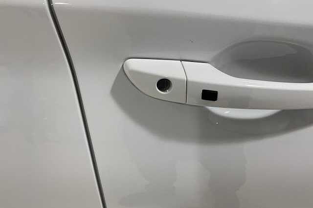 Hyundai KONA 1.6 GDi Hybrid Premium 5dr DCT White