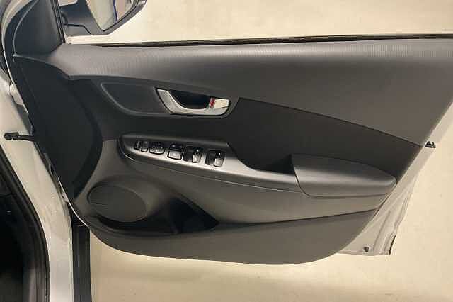 Hyundai KONA 1.6 GDi Hybrid Premium 5dr DCT White