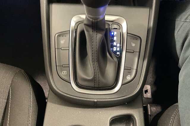 Hyundai KONA 1.6 GDi Hybrid Premium 5dr DCT White
