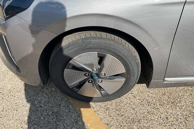 Hyundai IONIQ 1.6 GDi Hybrid Premium 5dr DCT