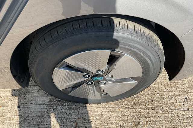 Hyundai IONIQ 1.6 GDi Hybrid Premium 5dr DCT