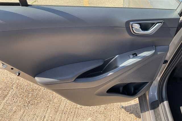 Hyundai IONIQ 1.6 GDi Hybrid Premium 5dr DCT