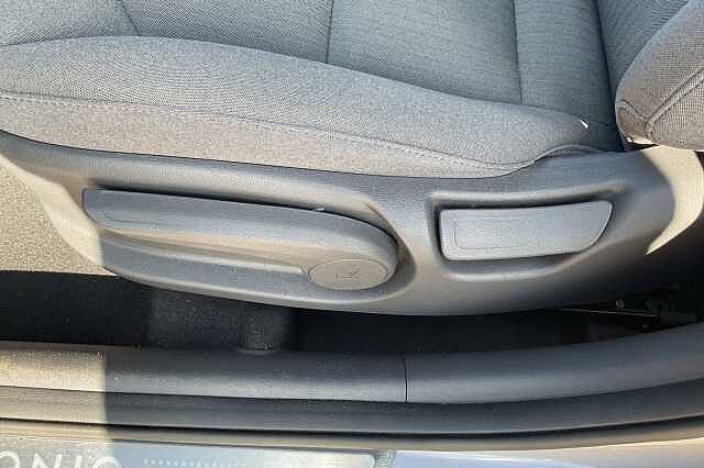 Hyundai IONIQ 1.6 GDi Hybrid Premium 5dr DCT