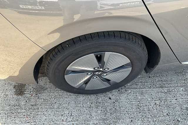Hyundai IONIQ 1.6 GDi Hybrid Premium 5dr DCT