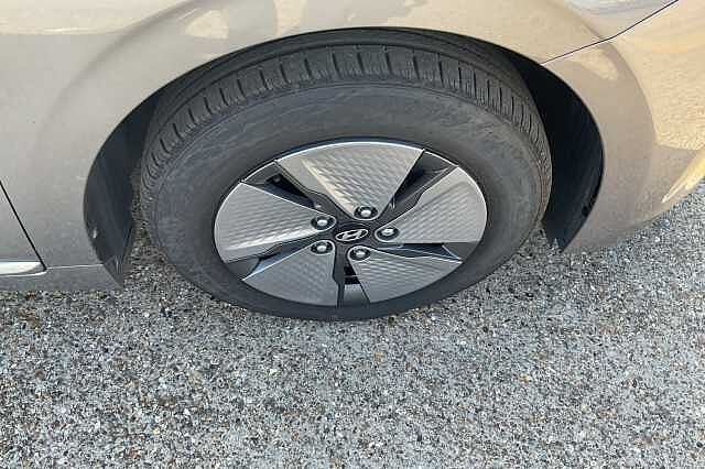 Hyundai IONIQ 1.6 GDi Hybrid Premium 5dr DCT
