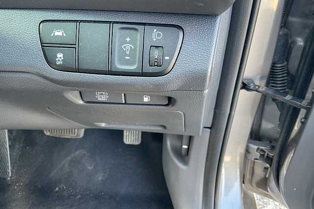 Hyundai IONIQ 1.6 GDi Hybrid Premium 5dr DCT