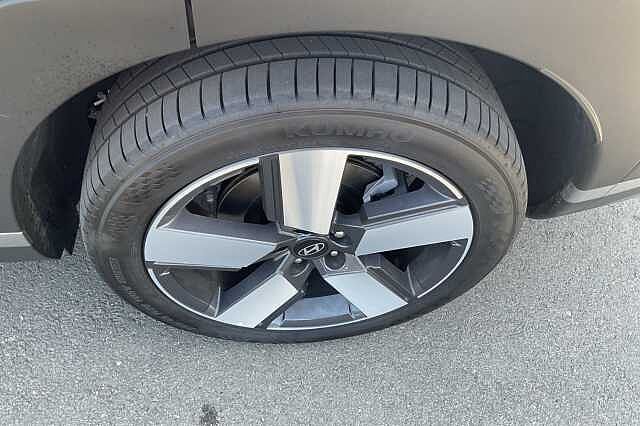Hyundai SANTA FE 1.6 TGDi Plug-in Hybrid Premium 5dr 4WD Auto White