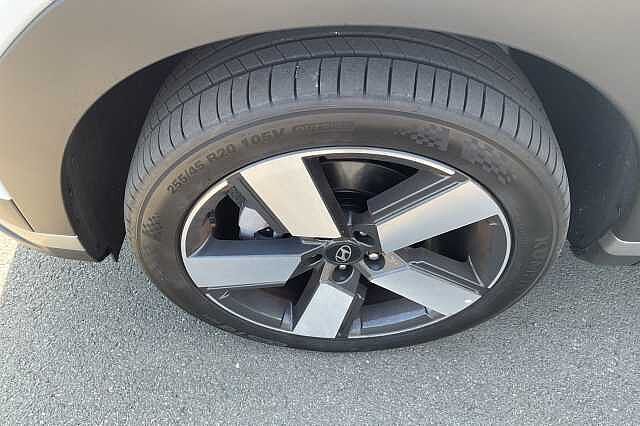 Hyundai SANTA FE 1.6 TGDi Plug-in Hybrid Premium 5dr 4WD Auto White