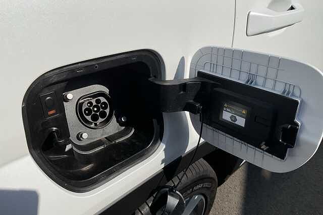Hyundai SANTA FE 1.6 TGDi Plug-in Hybrid Premium 5dr 4WD Auto White