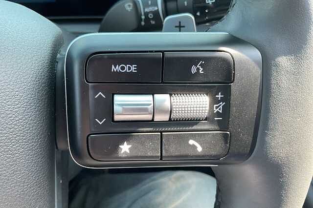 Hyundai SANTA FE 1.6 TGDi Plug-in Hybrid Premium 5dr 4WD Auto White