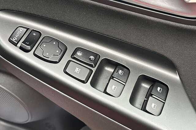 Hyundai KONA 1.6 GDi Hybrid Premium 5dr DCT RED