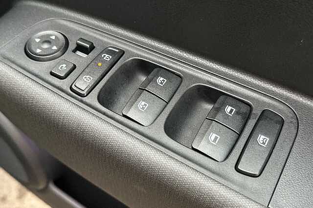 Hyundai INSTER 85kW 02 49kWh 5dr Auto Pearl - Abyss black