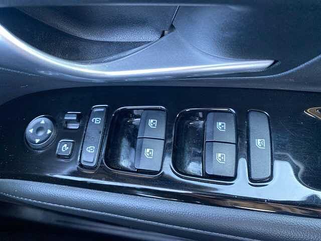 Hyundai TUCSON 1.6 TGDi Plug-in Hybrid Ultimate 5dr 4WD Auto Phantom black