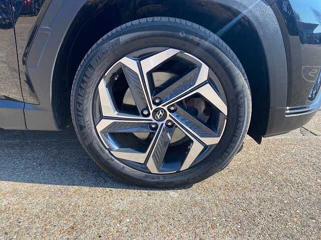 Hyundai TUCSON 1.6 TGDi Plug-in Hybrid Ultimate 5dr 4WD Auto Phantom black