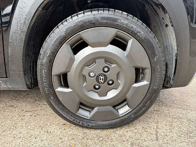 Hyundai INSTER 85kW Cross 49kWh 5dr Auto