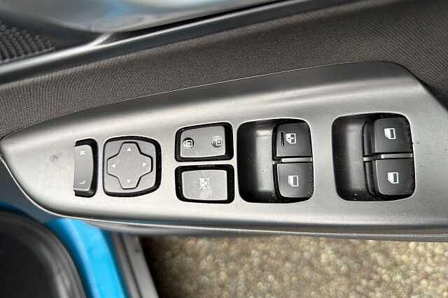 Hyundai KONA 1.6 GDi Hybrid SE Connect 5dr DCT Dive blue