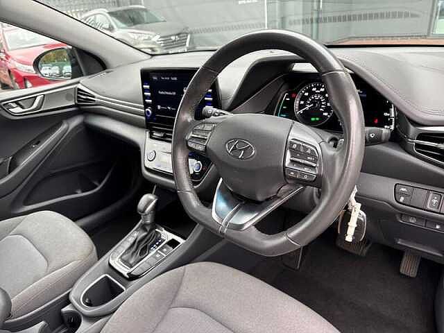Hyundai IONIQ 1.6 H-GDI SE CONNECT HATCHBACK 5DR PETROL HYBRID DCT EURO 6 (S/S) (141 PS) Black