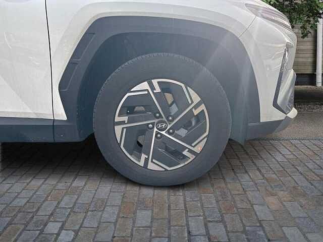 Hyundai TUCSON 1.6 T-GDi Advance SUV 5dr Petrol Manual Euro 6 (s/s) (160 ps) Atlas White