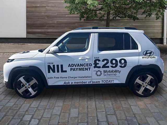 Hyundai INSTER 5dr Hat 85kw 2 49kwh Atlas White