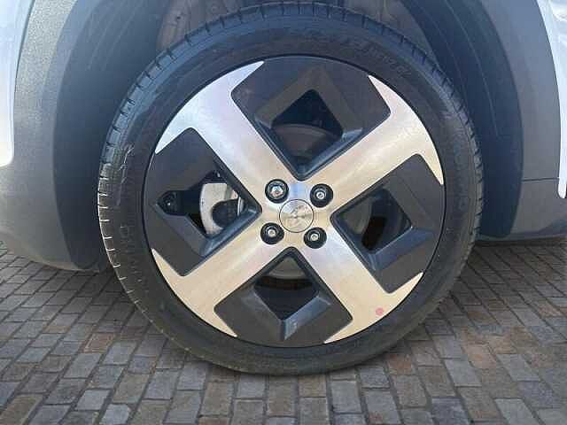 Hyundai INSTER 5dr Hat 85kw 2 49kwh Atlas White