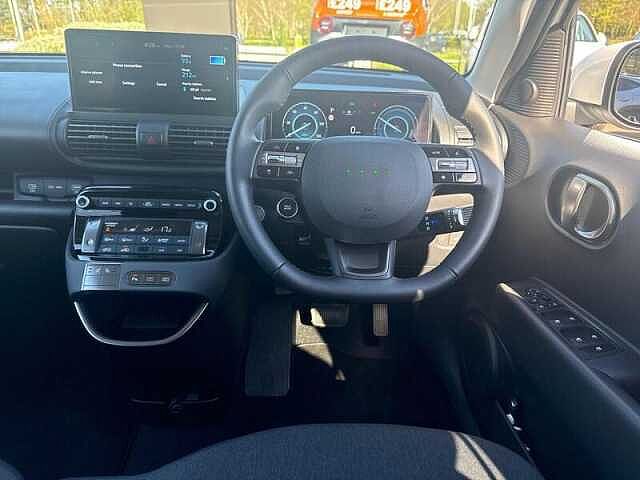 Hyundai INSTER 5dr Hat 85kw 2 49kwh Atlas White