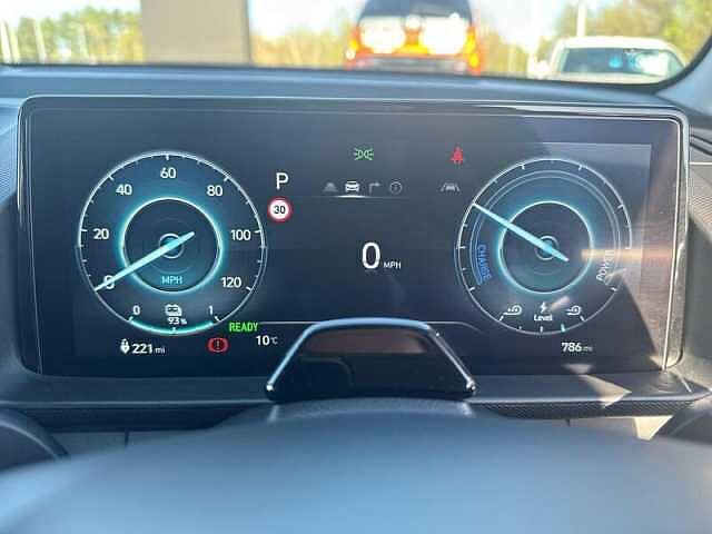 Hyundai INSTER 5dr Hat 85kw 2 49kwh Atlas White