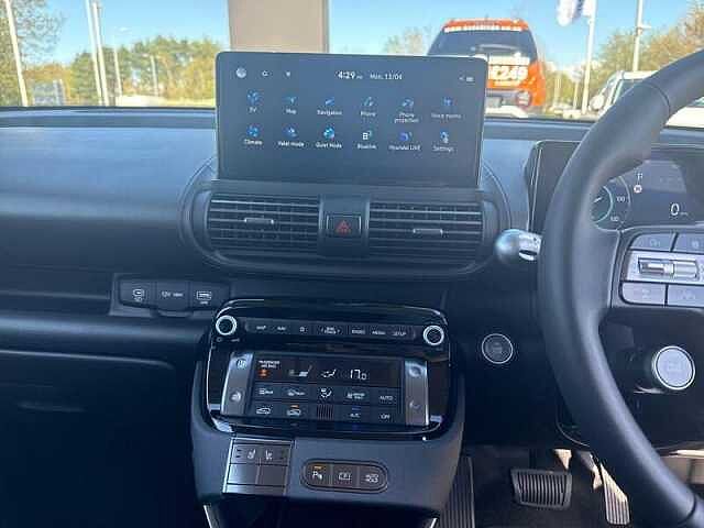 Hyundai INSTER 5dr Hat 85kw 2 49kwh Atlas White