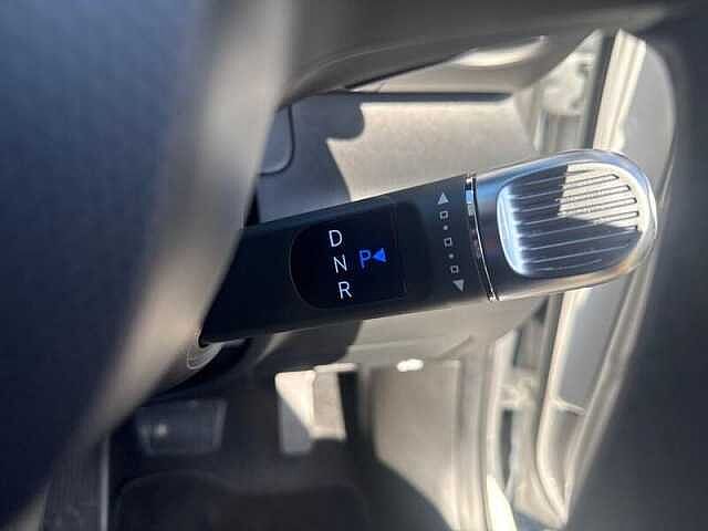 Hyundai INSTER 5dr Hat 85kw 2 49kwh Atlas White